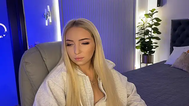 Snapshot of OhMyEmma chatting on 11-03-25, 01:29 OhMyEmma online show from 11-03-25, 01:29