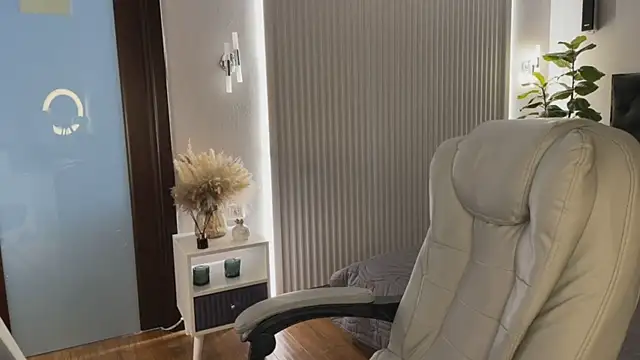 OhMyEmma online show from 04-04-26, 01:04