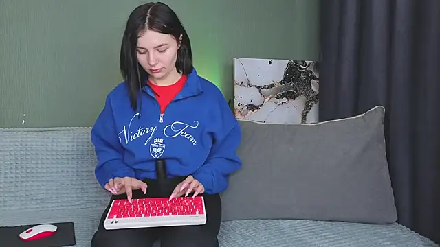 Charlotte Woods online show from 09-14-25, 04:11