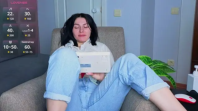 Charlotte Woods online show from 11-22-25, 04:22