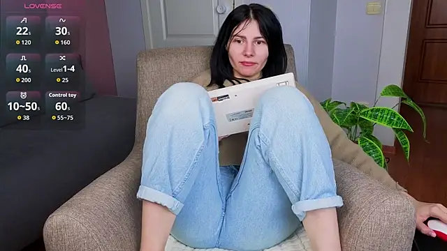 Charlotte Woods online show from 12-04-25, 04:11