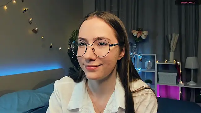 Kira mindnes online show from 03-09-25, 08:42