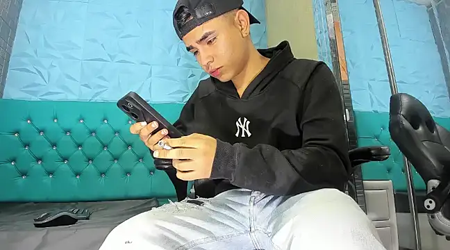 NohaCollens online show from 03-19-25, 10:44