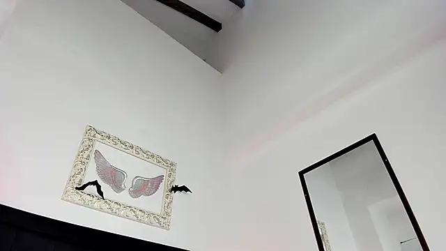 Lola Blondie online show from 10-19-25, 12:17