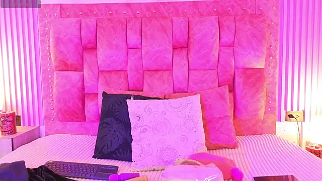 goldilockss15 online show from 10-07-25, 03:14