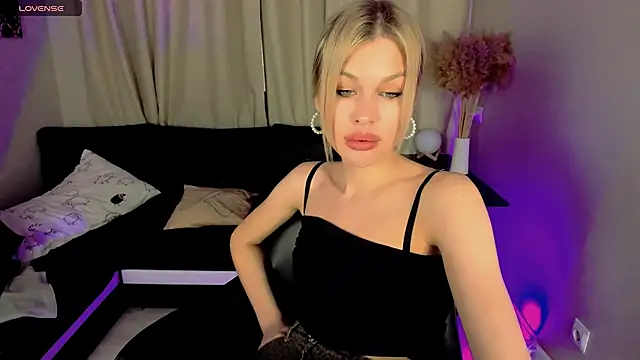 Snapshot of Melissa_Rood chatting on 03-11-25, 12:39 Melissa Rood online show from 03-11-25, 12:39