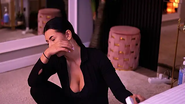 Snapshot of TanyaVonDe chatting on 03-17-26, 06:00 TanyaVonDe online show from 03-17-26, 06:00