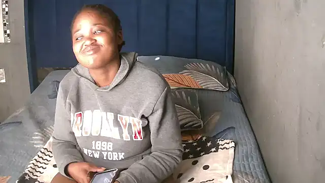 Snapshot of SexyShybarbie chatting on 12-15-25, 04:50 SexyShybarbie online show from 12-15-25, 04:50