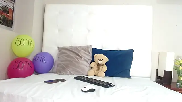 willow smitt online show from 10-25-25, 01:29