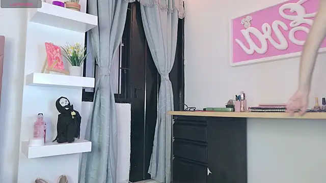 Snapshot of eva_sin18 chatting on 11-20-25, 11:15 eva sin18 online show from 11-20-25, 11:15