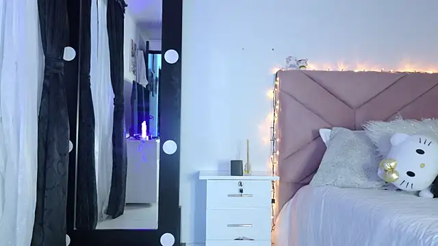 Snapshot of eva_sin18 chatting on 01-06-26, 11:18 eva sin18 online show from 01-06-26, 11:18