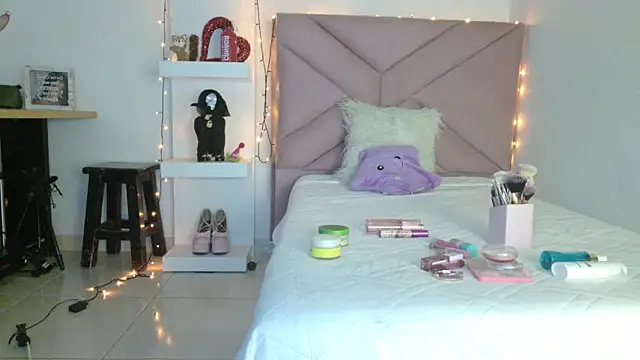 Snapshot of eva_sin18 chatting on 04-12-26, 11:32 eva sin18 online show from 04-12-26, 11:32