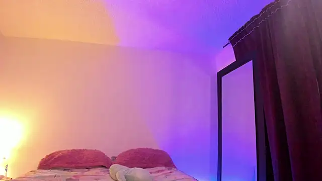 Snapshot of Alessamoth chatting on 11-26-25, 11:28 Alessamoth online show from 11-26-25, 11:28