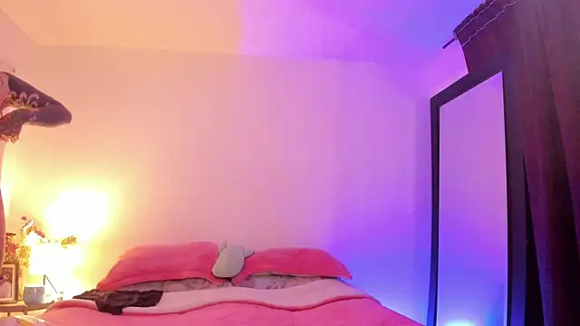 Snapshot of Alessamoth chatting on 12-18-25, 09:43 Alessamoth online show from 12-18-25, 09:43