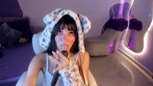 auroracute02 online show from 12-01-25, 01:27