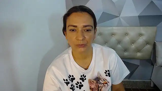 Milf-Prettyboobs online show from 11-20-25, 10:37