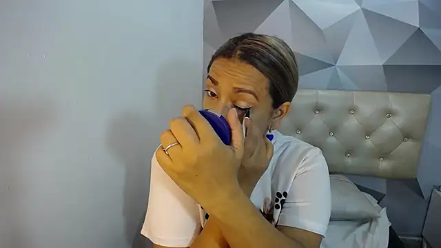 Milf-Prettyboobs online show from 12-16-25, 10:53