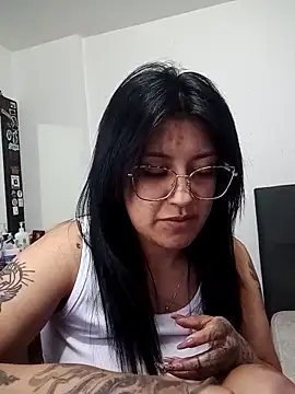 Snapshot of DaniPoison chatting on 12-17-25, 11:11 DaniPoison online show from 12-17-25, 11:11