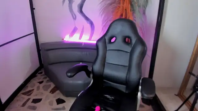 VanessaScott  online show from 10-26-25, 10:54