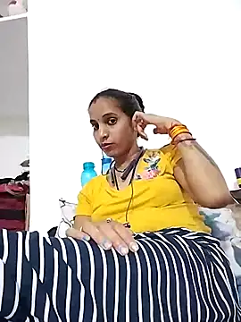Snapshot of Hotty-Nidhi chatting on 03-09-25, 03:05 Hotty-Nidhi online show from 03-09-25, 03:05