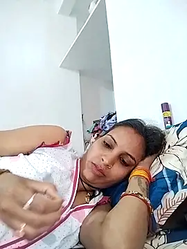 Snapshot of Hotty-Nidhi chatting on 03-11-25, 10:18 Hotty-Nidhi online show from 03-11-25, 10:18