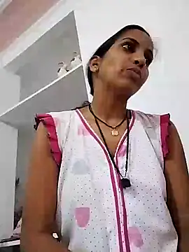 Snapshot of Hotty-Nidhi chatting on 03-12-25, 03:13 Hotty-Nidhi online show from 03-12-25, 03:13
