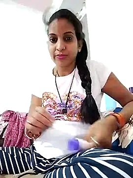 Snapshot of Hotty-Nidhi chatting on 03-12-25, 11:20 Hotty-Nidhi online show from 03-12-25, 11:20