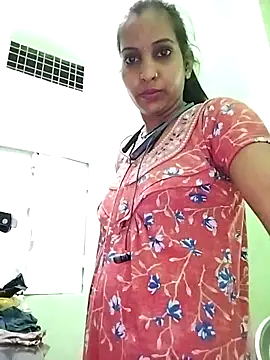 Snapshot of Hotty-Nidhi chatting on 03-12-25, 02:23 Hotty-Nidhi online show from 03-12-25, 02:23