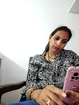 Snapshot of Hotty-Nidhi chatting on 03-17-25, 02:12 Hotty-Nidhi online show from 03-17-25, 02:12