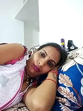 Snapshot of Hotty-Nidhi chatting on 03-17-25, 05:38 Hotty-Nidhi online show from 03-17-25, 05:38