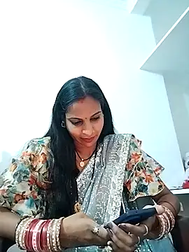 Snapshot of Hotty-Nidhi chatting on 03-19-25, 09:28 Hotty-Nidhi online show from 03-19-25, 09:28