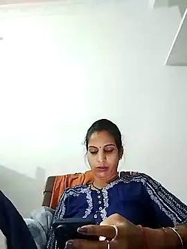 Snapshot of Hotty-Nidhi chatting on 03-20-25, 01:37 Hotty-Nidhi online show from 03-20-25, 01:37