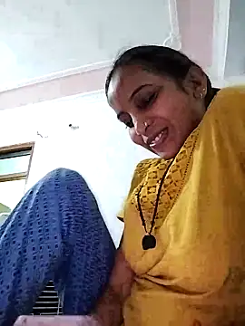 Snapshot of Hotty-Nidhi chatting on 03-21-25, 02:07 Hotty-Nidhi online show from 03-21-25, 02:07