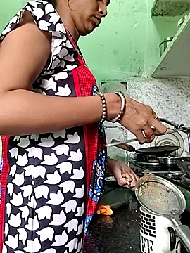 Snapshot of Hotty-Nidhi chatting on 09-11-25, 04:12 Hotty-Nidhi online show from 09-11-25, 04:12