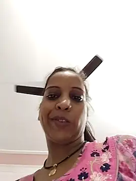 Snapshot of Hotty-Nidhi chatting on 09-19-25, 03:52 Hotty-Nidhi online show from 09-19-25, 03:52