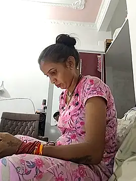 Snapshot of Hotty-Nidhi chatting on 09-26-25, 11:58 Hotty-Nidhi online show from 09-26-25, 11:58