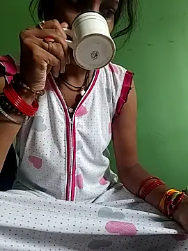 Snapshot of Hotty-Nidhi chatting on 10-02-25, 03:02 Hotty-Nidhi online show from 10-02-25, 03:02