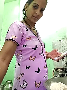 Snapshot of Hotty-Nidhi chatting on 10-04-25, 05:38 Hotty-Nidhi online show from 10-04-25, 05:38