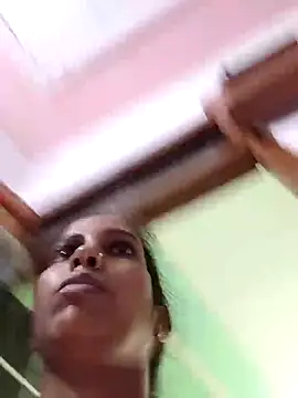 Snapshot of Hotty-Nidhi chatting on 10-06-25, 02:53 Hotty-Nidhi online show from 10-06-25, 02:53