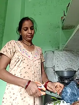 Snapshot of Hotty-Nidhi chatting on 10-19-25, 04:46 Hotty-Nidhi online show from 10-19-25, 04:46