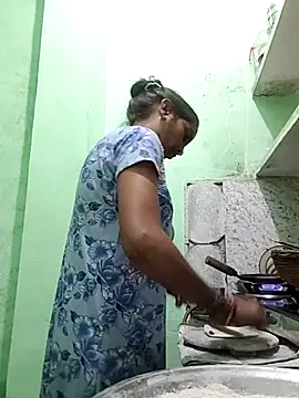 Hotty-Nidhi online show from 10-25-25, 04:02