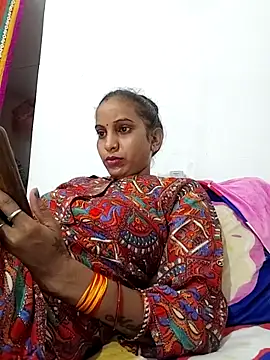 Hotty-Nidhi online show from 10-26-25, 04:13