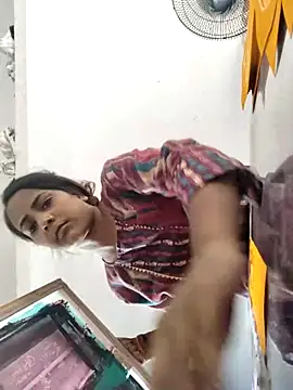 Snapshot of indiancute43 chatting on 07-11-26, 07:33 indiancute43 online show from 07-11-26, 07:33