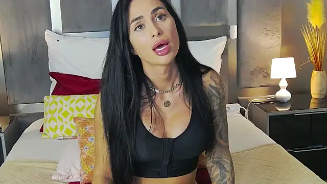 LaraVos online show from 10-22-25, 07:46