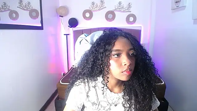 Snapshot of charlotte_walker1 chatting on 03-10-25, 02:06 charlotte walker1 online show from 03-10-25, 02:06