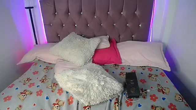 Snapshot of charlotte_walker1 chatting on 03-14-25, 03:26 charlotte walker1 online show from 03-14-25, 03:26