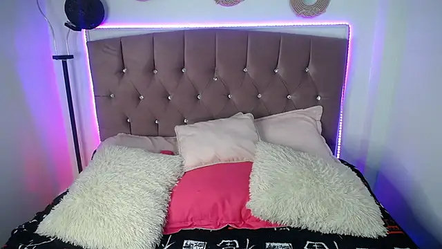 Snapshot of charlotte_walker1 chatting on 03-16-25, 01:28 charlotte walker1 online show from 03-16-25, 01:28