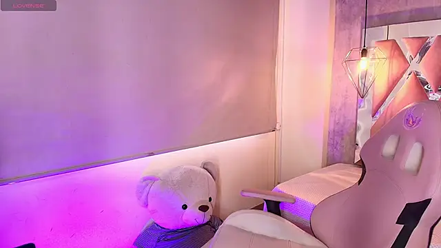 adara evanss online show from 11-25-25, 06:30