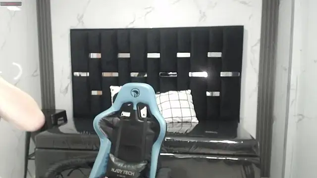 Snapshot of valeria_a1 chatting on 10-23-25, 02:22 valeria a1 online show from 10-23-25, 02:22