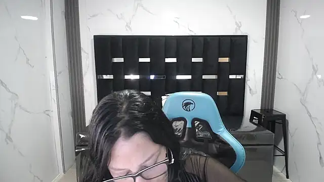 Snapshot of valeria_a1 chatting on 11-14-25, 02:38 valeria a1 online show from 11-14-25, 02:38